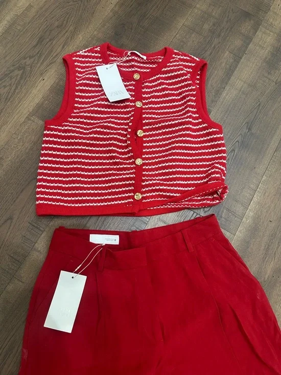 Zara Red High-Waist Wide-Leg Trousers and knit vest - Picture 7 of 7
